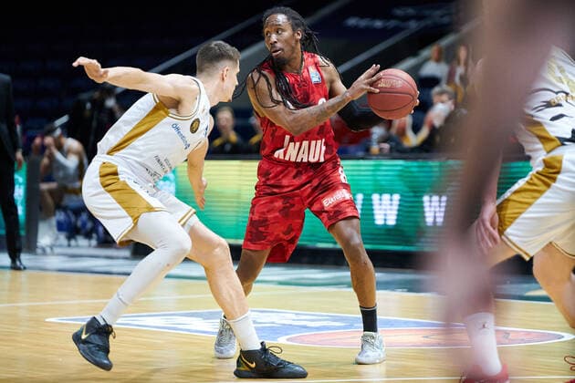 R Lowery Nr 8 soliver Wuerzburg vs Lukas Wank Nr 0 Basketball Loewen Braunschweig Basketball Loewen Braunschweig soliver Wuerzburg Basketball Loewen Braunschweig soliver Wuerzburg, Basketball, BBL, season 2020 2021, 29 04 2021 Braunschweig. Copyright: xEibner-Pressefoto DanielxReineltx EP_DRT