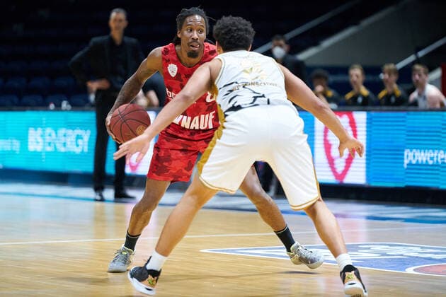 R Lowery No 8 soliver Wuerzburg vs James Robinson No 8 Basketball Loewen Braunschweig Basketball Loewen Braunschweig soliver Wuerzburg Basketball Loewen Braunschweig soliver Wuerzburg, Basketball, BBL, season 2020 2021, 29 04 2021 Braunschweig. Copyright: xEibner-Pressefoto DanielxReineltx EP_DRT