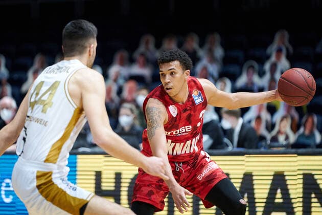 T Ward Nr 3 soliver Wuerzburg vs B Turudic Nr 44 Basketball Loewen Braunschweig Basketball Loewen Braunschweig soliver Wuerzburg Basketball Loewen Braunschweig soliver Wuerzburg, Basketball, BBL, season 2020 2021, 29 04 2021 Braunschweig. Copyright: xEibner-Pressefoto DanielxReineltx EP_DRT