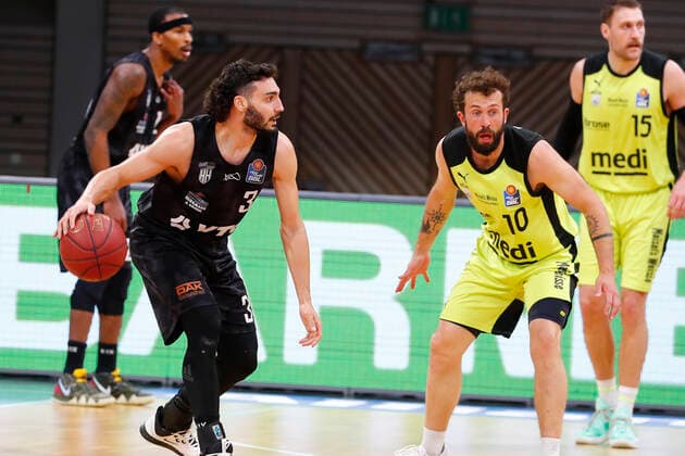 31 Matchday of the easyCredit BBL Basketball Bundesliga on 29 April 2021at the Oberfrankenhalle in Bayreuth Bavaria Germany Season 2020 2021 Medi Bayreuth vs Basketball Hamburg Towers Bastian Doreth Medi Bayreuth 10 right Maximilian DiLeo Hamburg Towers 3 left