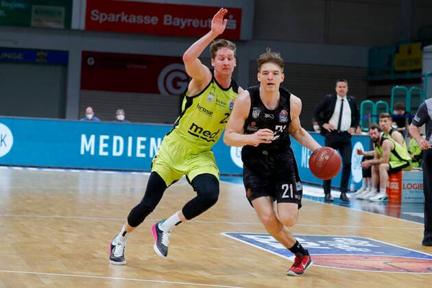 31 Matchday of the easyCredit BBL Basketball Bundesliga on 29 April 2021at the Oberfrankenhalle in Bayreuth Bavaria Germany season 2020 2021 Medi Bayreuth vs Basketball Hamburg Towers David Walker Medi Bayreuth23 left Justus Hollatz Hamburg Towers 21 right