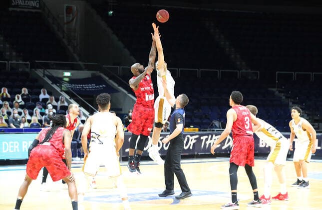 Löwen Braunschweig vs Würzburg, BBL Braunschweig, 29 04 2021, BASKETBALL easyCredit BBL Basketball Bundesliga, Löwen Braunschweig vs s Oliver Würzburg, 2020 21 Braunschweig season.