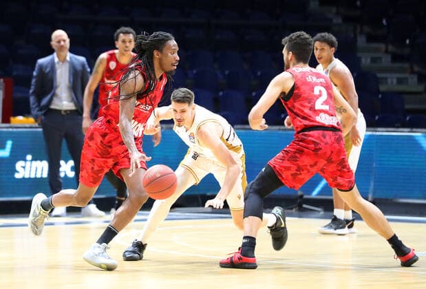 Löwen Braunschweig vs Würzburg, BBL Braunschweig, 29 04 2021, BASKETBALL easyCredit BBL Basketball Bundesliga, Löwen Braunschweig vs s Oliver Würzburg, season 2020 21 Robert Lowery s Oliver Würzburg , Lukas Wank Löwen Braunschweig Braunschweig
