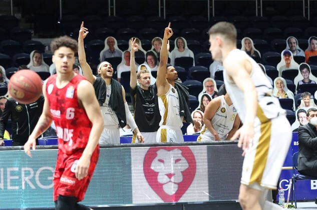 Löwen Braunschweig vs Würzburg, BBL Braunschweig, 29 04 2021, BASKETBALL easyCredit BBL Basketball Bundesliga, Löwen Braunschweig vs s Oliver Würzburg, season 2020 21 cheer Braunschweig