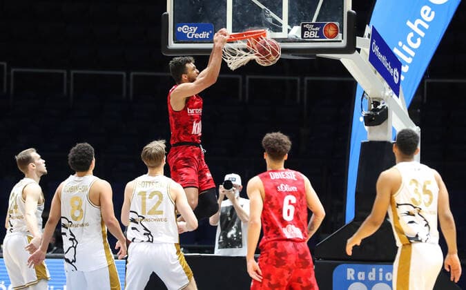 Löwen Braunschweig vs Würzburg, BBL Braunschweig, 29 04 2021, BASKETBALL easyCredit BBL Basketball Bundesliga, Löwen Braunschweig vs s Oliver Würzburg, 2020 season 21 Brekkott Chapman s Oliver Würzburg Braunschweig.