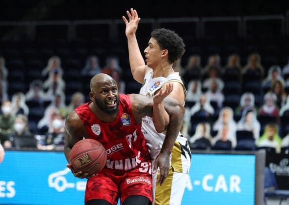 Löwen Braunschweig vs Würzburg, BBL Braunschweig, 29 04 2021, BASKETBALL easyCredit BBL Basketball Bundesliga, Löwen Braunschweig vs s Oliver Würzburg, 2020 season 21 Murphy Holloway s Oliver Würzburg , James Robinson Löwen Braunschweig Braunschweig.