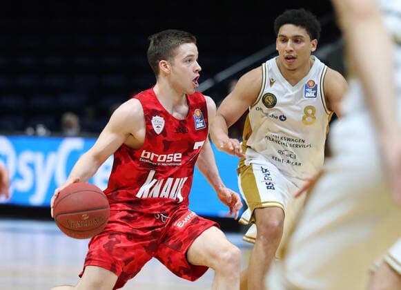 Löwen Braunschweig vs Würzburg, BBL Braunschweig, 29 04 2021, BASKETBALL easyCredit BBL Basketball Bundesliga, Löwen Braunschweig vs s Oliver Würzburg, season 2020 21 Nils Haßfurther s Oliver Würzburg , James Robinson Löwen Braunschweig Braunschweig