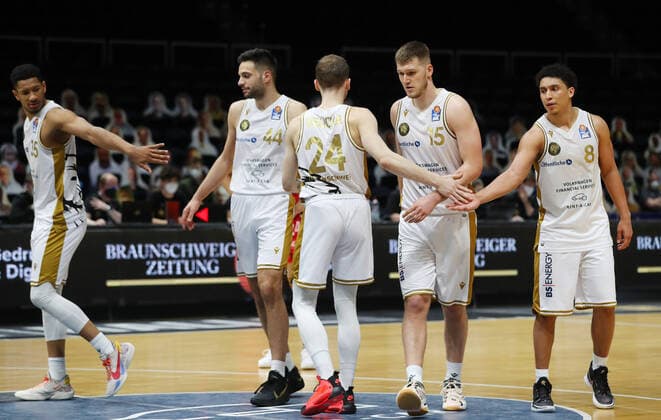 Löwen Braunschweig vs Würzburg, BBL Braunschweig, 29 04 2021, BASKETBALL easyCredit BBL Basketball Bundesliga, Löwen Braunschweig vs s Oliver Würzburg, Season 2020 21 PKarim Jallow Löwen Braunschweig , Benedikt Turudic Löwen Braunschweig , Amas Velicka Löwen Braunschweig , Martin Peterka Löwen Braunschweig , James Robinson Löwen Braunschweig Braunschweig