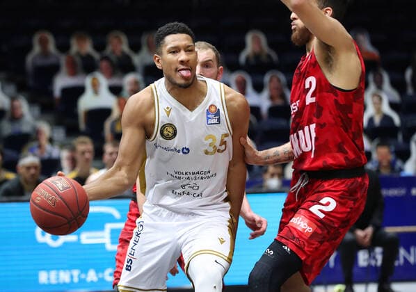 Löwen Braunschweig vs Würzburg, BBL Braunschweig, 29 04 2021, BASKETBALL easyCredit BBL Basketball Bundesliga, Löwen Braunschweig vs s Oliver Würzburg, 2020 season 21 Karim Jallow Löwen Braunschweig , Brekkott Chapman s Oliver Würzburg Braunschweig.
