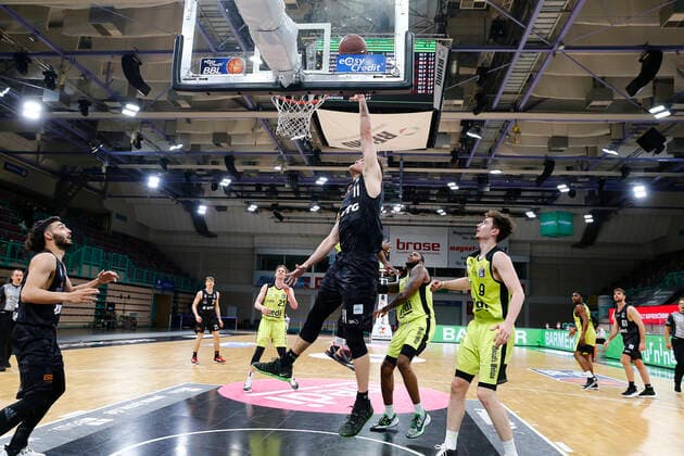 31 Matchday of the easyCredit BBL Basketball Bundesliga on 29 April 2021at the Oberfrankenhalle in Bayreuth Bavaria Germany Season 2020 2021 Medi Bayreuth vs Basketball Hamburg Towers Lazeric Jones Medi Bayreuth 12 left Maik Kotsar Hamburg Towers 11 right
