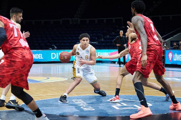 James Robinson No 8 Basketball Loewen Braunschweig looking for a way to the basket Basketball Loewen Braunschweig soliver Wuerzburg Basketball Loewen Braunschweig soliver Wuerzburg, Basketball, BBL, season 2020 2021, 29 04 2021 Braunschweig. Copyright: xEibner-Pressefoto DanielxReineltx EP_DRT