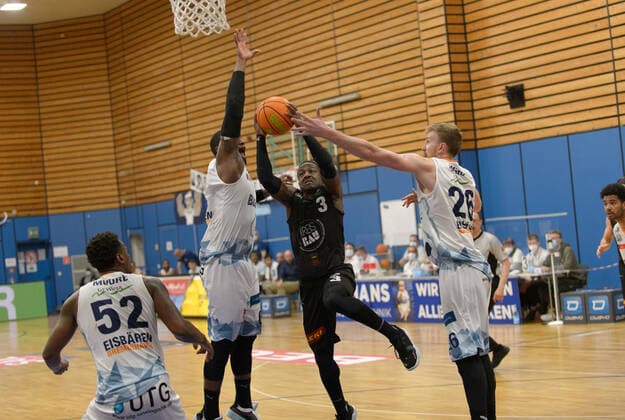 Richard WILLIAMS 3 VfL Kirchheim Knights tries to get by Will William Lee DANIELS 6 Eisbaeren Bremerhaven and Maximilian Ellis UGRAI 26 Eisbaeren Bremerhaven Eisbären Bremerhaven vs VfL Kirchheim Knights, Basketball, 2 Bundesliga ProA, 29 04 2021, 5 match day of playoffs, 2020 2021 season Copyright xErikxHillmer EIBNERx EP ehr Eisbären Bremerhaven vs VfL Kirchheim Knights, Basketball, 2 Bundesliga ProA, 29 04 2021, 5 match day of playoffs, 2020 2021 season Bremerhaven Copyright: xErikxHillmer EIBNERx EP_ehr