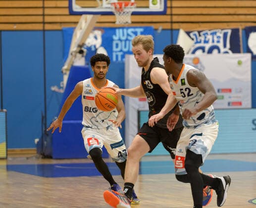 Marvin HECKEL 47 Eisbaeren Bremerhaven , Till PAPE 19 VfL Kirchheim Knights , Armani T™Bori MOORE 52 Eisbaeren Bremerhaven Eisbären Bremerhaven vs VfL Kirchheim Knights, Basketball, 2 Bundesliga ProA, 29 04 2021, 5 Game Day of the Playoffs, 2020 2021 Season Copyright xErikxHillmer EIBNERx EP ehr Eisbären Bremerhaven vs VfL Kirchheim Knights, Basketball, 2 Bundesliga ProA, 29 04 2021, 5 Game Day of the Playoffs, 2020 2021 Season Bremerhaven. Copyright: xErikxHillmer EIBNERx EP_ehr