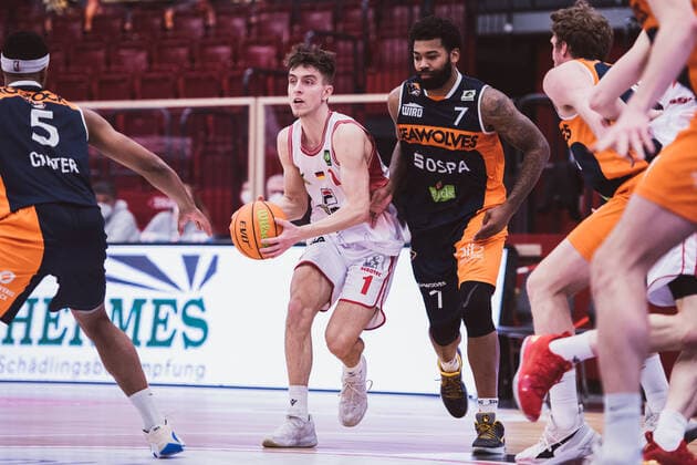 ProA Playoffs Artland Dragons vs ROSTOCK SEAWOLVES, 29 04 2021 Zachary Christopher Ensminger Artland Dragons, 1 , Trevor Marquese Lacey Rostock Seawolves, 7 ProA Playoffs Artland Dragons vs ROSTOCK SEAWOLVES on 29 04 2021 in Quakenbrueck Artland Arena , Germany, Copyright: xBEAUTIFULxSPORTS Neddermannx