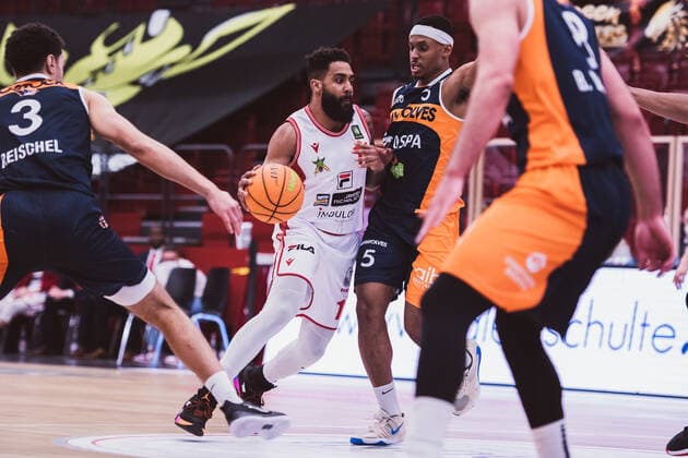 ProA Playoffs Artland Dragons vs ROSTOCK SEAWOLVES, 29 04 2021 Gerel David Simmons Artland Dragons, 11 , Christopher John Carter Rostock Seawolves, 5 ProA Playoffs Artland Dragons vs ROSTOCK SEAWOLVES on 29 04 2021 in Quakenbrueck Artland Arena , Germany, Copyright: xBEAUTIFULxSPORTS Neddermannx