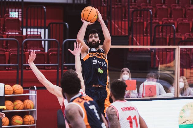ProA Playoffs Artland Dragons vs ROSTOCK SEAWOLVES, 29 04 2021 Behnam Yakhchali Dehkordi Rostock Seawolves, 8 ProA Playoffs Artland Dragons vs ROSTOCK SEAWOLVES on 29 04 2021 in Quakenbrueck Artland Arena , Germany, Copyright: xBEAUTIFULxSPORTS Neddermannx