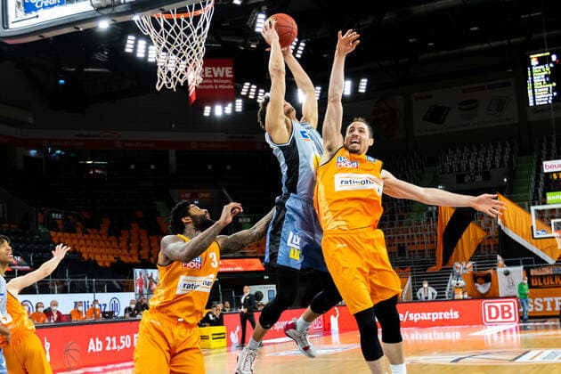 JERMAINE HALEY JR Hakro Merlins Crailsheim 10 in fight against John Petrucelli Ratiopharm Ulm 07 GER, Ratiopharm Ulm vs Hakro Merlins Crailsheim, easycredit 1 Bundesliga Basketball, 31 matchday, season 2020 21, 29 04 2021 Ratiopharm Ulm vs Hakro Merlins Crailsheim, 1 Basketball Bundesliga New Ulm. Copyright: xEibner-Pressefoto RogerxBuerkex EP_EER