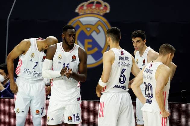 Real Madrid s starting five react prior to the Euroleague playoff basketball match between Real Madrid and Anadolu EFES held at WiZink Center in Madrid, central Spain, 29 April 2021. Real Madrid vs Anadolu EFES !ACHTUNG: NUR REDAKTIONELLE NUTZUNG!  Copyright: xMariscalx GRAF5037 20210429-637553269281986265