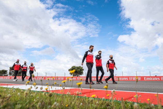 ILOTT Callum (gbr), Alfa Romeo Racing ORLEN, portrait trackwalk during the Formula 1 Heineken Grande PrŽmio de Portugal 2021 from April 30 to May 2, 2021 on the Algarve International Circuit, in Portimao, Portugal FORMULE 1 : Grand Prix du Portugal - Preparations - Portimao - 29 04 2021 DPPI Panoramic  00121005_AV6_7245