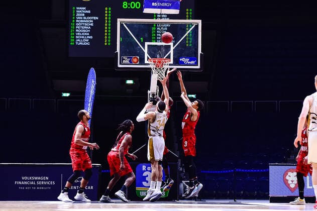 Basketball Men easyCredit BBL 31 Matchday Basketball Lions Braunschweig s Oliver Würzburg on 28 04 2021 at the Volkswagen Halle in Braunschweig Gavin Schilling Basketball Loewen Braunschweig , Murphy Holloway s Oliver Wuerzburg and Tyson Ward s Oliver Wuerzburg xMNx