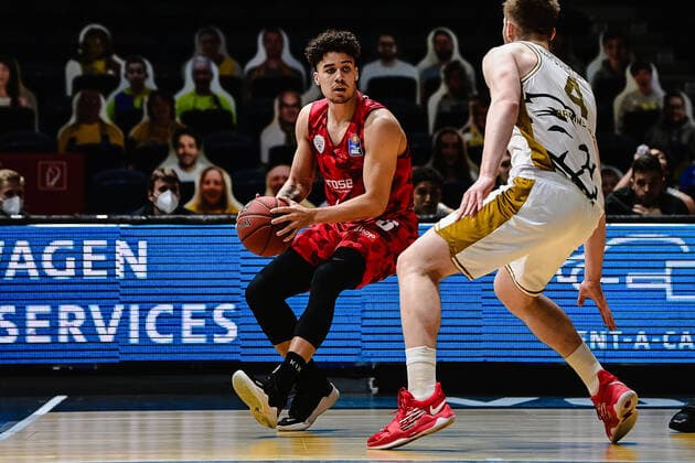 Basketball Men easyCredit BBL 31 Matchday Basketball Lions Braunschweig s Oliver Würzburg on 28 04 2021 at the Volkswagen Hall in Braunschweig Joshua Obiesie s Oliver Wuerzburg and Luc van Slooten Basketball Loewen Braunschweig xMNx