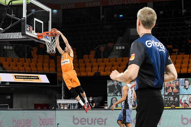 GER, BBL, ratiopharm ulm vs HAKRO Merlins Crailsheim 29 04 2021, ratiopharm arena, Neu Ulm, GER, BBL, ratiopharm ulm vs HAKRO Merlins Crailsheim, pictured John Petrucelli Ulm, 7 can score unimpeded in the closing stages after a counter attack nordphotoxGmbHx xHafner nph00200