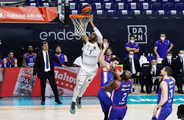 Cuarto partido de cuartos de final de Euroliga entre el Real Madrid y el Anadolu Efes. En la imagen, Tyus. Europaleague quarterfinals fourth round match between Real Madrid and Anadolu Efes. In this picture, Tyus. 