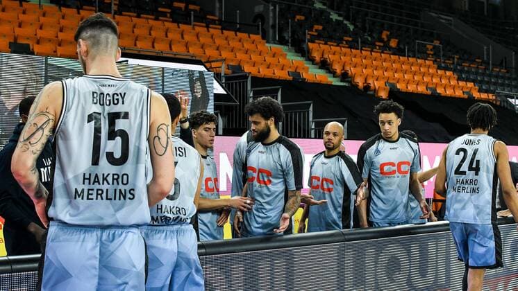 GER, BBL, ratiopharm ulm vs HAKRO Merlins Crailsheim 29 04 2021, ratiopharm arena, Neu Ulm, GER, BBL, ratiopharm ulm vs HAKRO Merlins Crailsheim, in the picture Crailsheim players before the start of the game, Bogdan Radosavljevic Crailsheim, 15 , Jermaine Haley Jr Crailsheim, 10 , Maurice Stuckey Crailsheim, 3 , Jamuni McNeace Crailsheim, 17 , Jeremy Jones Crailsheim, 24 nordphotoxGmbHx xHafner nph00200