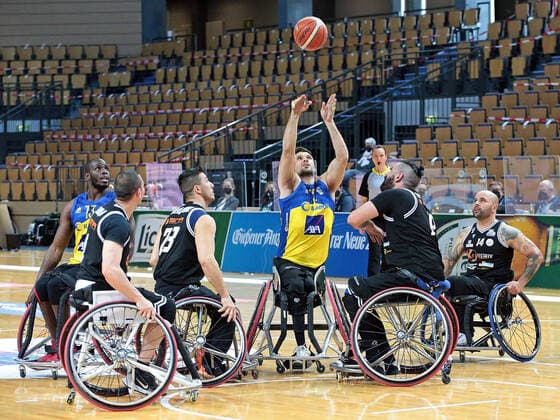 30 04 2021, xovx, Wheelchair Basketball Champions Cup 2021, CD Ilunion Madrid GSD Porto Torres v l Amadu Diallo CD Ilunion Madrid , Giovanni Simula GSD Porto Torres , Soufyane Mehiaoui GSD Porto Torres , Bill Latham CD Ilunion Madrid , Cristian Gomez GSD Porto Torres , Luca Puggioni GSD Porto Torres Wetzlar Rittal Arena Hessen Germany EN