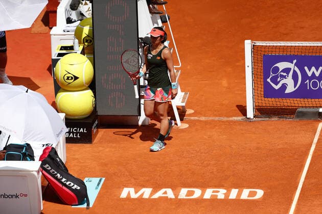 Sport Bilder des Tages April 30, 2021, MADRID, MADRID, SPAIN: Misaki Doi of Japan in action during his Women s Singles match against Naomi Osaka of Japan on day two of the WTA, Tennis Damen 1000 - Mutua Madrid Open 2021 at La Caja Magica on April 30, 2021 in Madrid, Spain MADRID SPAIN - ZUMAa181 20210430_zaa_a181_007 Copyright: xOscarxJ.xBarrosox