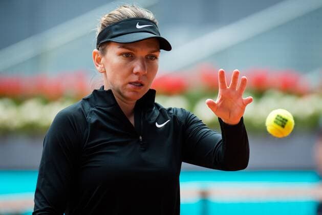 Sport Bilder des Tages Mandatory Credit: Photo by Rob Prange Shutterstock (11876061u) Simona Halep of Romania during her first round match at the 2021 Mutua Madrid Open WTA, Tennis Damen 1000 tournament Mutua Madrid Open, Tennis, La Caja Magica, Madrid, Spain - 30 Apr 2021 Mutua Madrid Open, Tennis, La Caja Magica, Madrid, Spain - 30 Apr 2021  Copyright: xRobxPrange Shutterstockx 11876061u