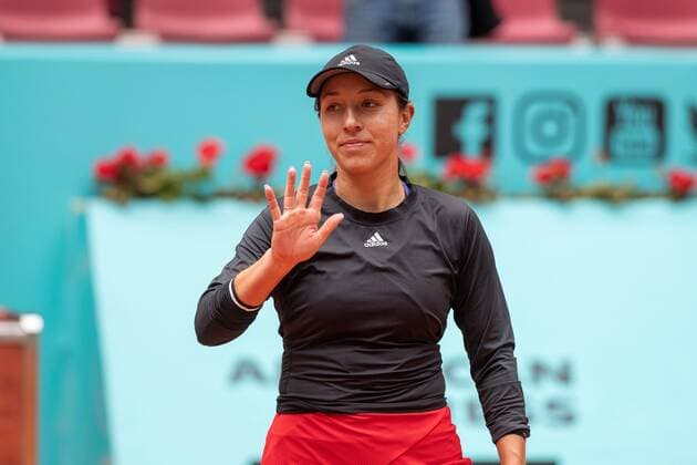 US tennis player Jessica Pegula in action against Sorana Cirstea of Romania during their Mutua Madrid Open tournament s first round match at Caja Magica complex, in Madrid, Spain, 30 April 2021. Mutua Madrid Open tournament !ACHTUNG: NUR REDAKTIONELLE NUTZUNG!  Copyright: xRodrigoxJimenezx GRAF5662 20210430-637553967695164691