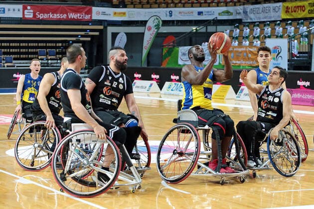30 04 2021, xovx, Wheelchair Basketball Champions Cup 2021, CD Ilunion Madrid GSD Porto Torres v l Ignacio Ortega CD Ilunion Madrid , Soufyane Mehiaoui GSD Porto Torres , Giovanni Simula GSD Porto Torres , Cristian Gomez GSD Porto Torres , Amadu Diallo CD Ilunion Madrid , Bill Latham CD Ilunion Madrid , Dario Langiu GSD Porto Torres Wetzlar Rittal Arena Hessen Germany EN