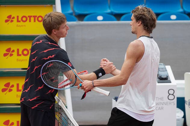 Alexander Zverev GER congratulates the winner Ilya Ivashka Tennis BMW Open 2021 ATP MTTC Iphitos Munich Germany 30 April 2021 Copyright: xJuergenxHasenkopfx