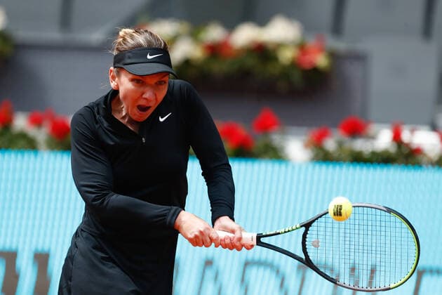 April 30, 2021, MADRID, MADRID, SPAIN: Simona Halep of Romania in action during his Women s Singles match against Sara Sorribes of Spain on day two of the WTA, Tennis Damen 1000 - Mutua Madrid Open 2021 at La Caja Magica on April 30, 2021 in Madrid, Spain MADRID SPAIN - ZUMAa181 20210430_zaa_a181_046 Copyright: xOscarxJ.xBarrosox