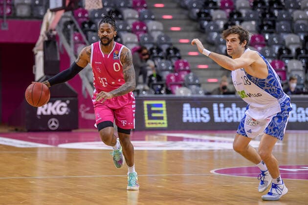 easyCredit BBL, Telekom Baskets Bonn vs Fraport Skyliners, 30 04 2021 Alex Hamilton Telekom Baskets Bonn, 0 , Joe Rahon Fraport Skyliners, 18 , easyCredit BBL, Telekom Baskets Bonn vs Fraport Skyliners on 30 04 2021 at Telekom Dome Bonn, Bonn Nordrhein Westfalen Copyright: xBEAUTIFULxSPORTS Mueller-Laschetx