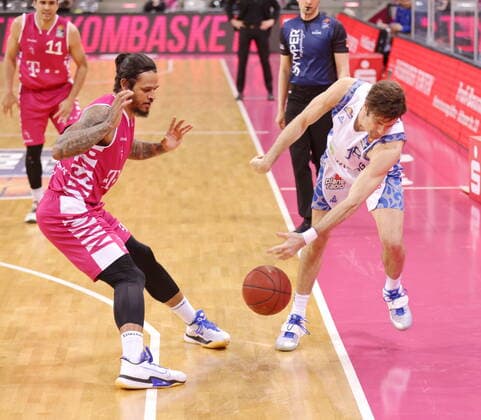 Anthony DiLeo Telekom Baskets Bonn vs Joe Rahon Fraport Skyliners Frankfurt easyCredit BBL 1 Bundesliga , Season 2020 2021 , Matchday 31