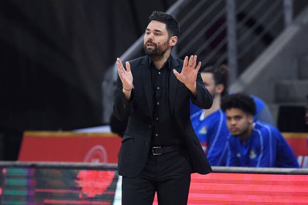 Basketball Men easyCredit BBL 31 Matchday Telekom Baskets Bonn Fraport Skyliners on 30 04 2021 at the Telekom Dome in Bonn Sebastian Gleim coach head coach Frankfurt xRx