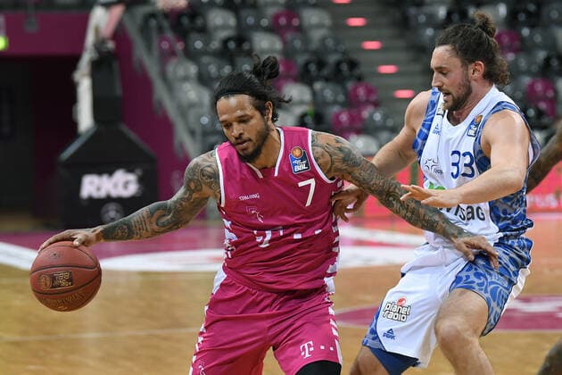 Basketball Men easyCredit BBL 31 Matchday Telekom Baskets Bonn Fraport Skyliners on 30 04 2021 at the Telekom Dome in Bonn Chris Babb Bonn , left Marco Völler Frankfurt , right xRx