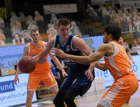 Ben LAMMERS 50 Alba Berlin , Jordan BARNETT 21 Rasta Vechta Rasta Vechta vs Alba Berlin, Basketball, easyCredit BBL Bundesliga, 30 04 2021, 31 Matchday, Season 2020 2021 Copyright xErikxHillmer EIBNERx EP ehr Rasta Vechta vs Alba Berlin, Basketball, easyCredit BBL Bundesliga, 30 04 2021, 31 Matchday, Season 2020 2021 Vechta Copyright: xErikxHillmer EIBNERx EP_ehr