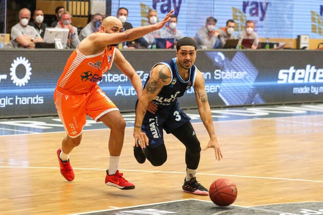 Basketball Bundesliga 31 Matchday RASTA Vechta ALBA Berlin on 30 04 2021 at RASTA Dome in Vechta Peyton Siva Alba Berlin 3 vs Stefan Peno Rasta Vechta 4 UR
