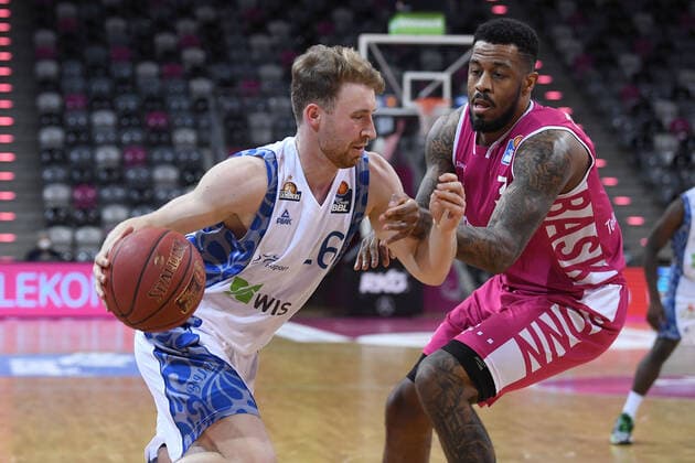 Basketball Men easyCredit BBL 31 Matchday Telekom Baskets Bonn Fraport Skyliners on 30 04 2021 at the Telekom Dome in Bonn Philipp Hadenfeldt Frankfurt , left James Thompson IV Bonn , right xRx