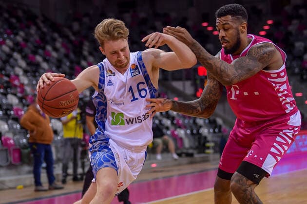 easyCredit BBL, Telekom Baskets Bonn vs Fraport Skyliners, 30 04 2021 Philipp Hadenfeldt Fraport Skyliners, 16 , James Thompson IV Telekom Baskets Bonn, 3 , easyCredit BBL, Telekom Baskets Bonn vs Fraport Skyliners on 30 04 2021 at Telekom Dome Bonn, Bonn Nordrhein Westfalen Copyright: xBEAUTIFULxSPORTS Mueller-Laschetx
