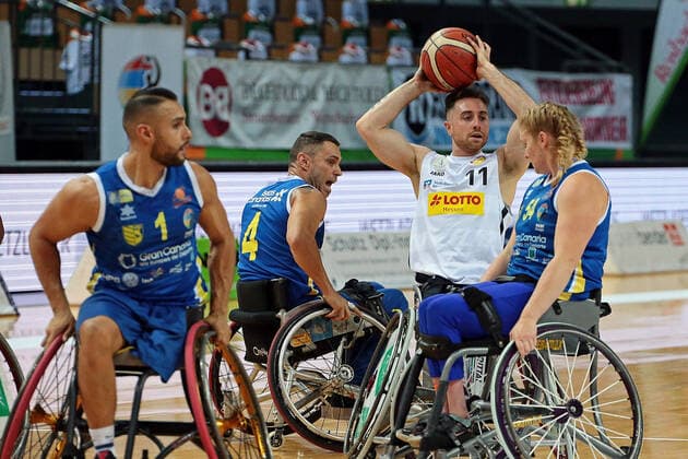30 04 2021, xovx, Wheelchair Basketball Champions Cup 2021, RSV Lahn Dill BSR ACE Gran Canaria v l Jorge Sanchez BSR ACE Gran Canaria , Angel Hernandez BSR ACE Gran Canaria , Steve Serio RSV Lahn Dill , Rose Hollermann BSR ACE Gran Canaria Wetzlar Rittal Arena Hessen Germany EN