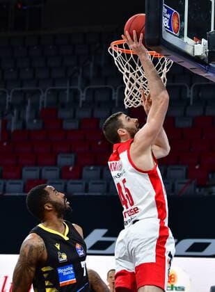 BAMBERG 30 04 2021 Basketball easycredit 1 Basketball Bundesliga 31 Matchday Brose Bamberg vs MHP Riesen Luswigsburg David Kravish 45, Brose Bamberg with a basket against Jamel McLean 7, MHP Riesen Ludwigsburg Photo Hans Martin Issler isslerimages Brose Bamberg vs MHP Riesen Luswigsburg