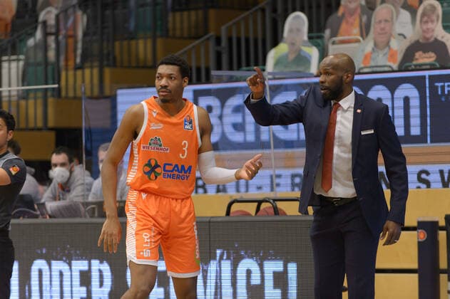 Derrick ALLEN coach head coach Rasta Vechta gives Sha™Markus Sha Markus KENNEDY 3 Rasta Vechta instructions Rasta Vechta vs Alba Berlin, Basketball, easyCredit BBL Bundesliga, 30 04 2021, 31 Matchday, Season 2020 2021 Copyright xErikxHillmer EIBNERx EP ehr Rasta Vechta vs Alba Berlin, Basketball, easyCredit BBL Bundesliga, 30 04 2021, 31 Matchday, Season 2020 2021 Vechta. Copyright: xErikxHillmer EIBNERx EP_ehr