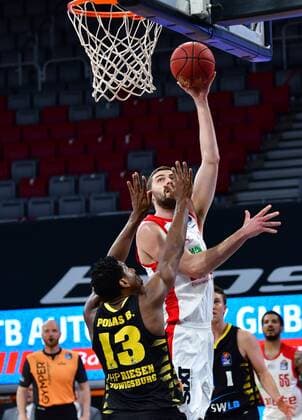 BAMBERG 30 04 2021 Basketball easycredit 1 Basketball Bundesliga 31 matchday Brose Bamberg vs MHP Riesen Luswigsburg David Kravish 45, Brose Bamberg throws against Yorman Polas Bartolo 13, MHP Riesen Ludwigsburg photo Hans Martin Issler isslerimages Brose Bamberg vs MHP Riesen Luswigsburg
