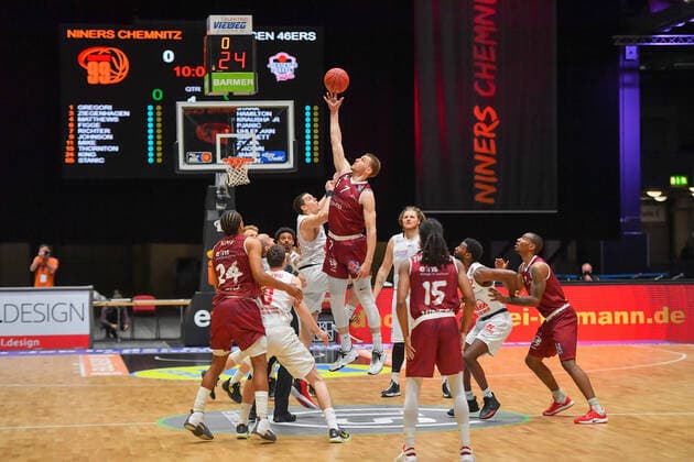 Chemnitz, Germany 30 April 2021 BBL 2020 2021 Niners Chemnitz vs Giessen 46ers throwback v li Scottie James JR Giessen and Jonas Richter Chemnitz Fair Chemnitz Saxony Copyright: xFotostandx xDostmannx