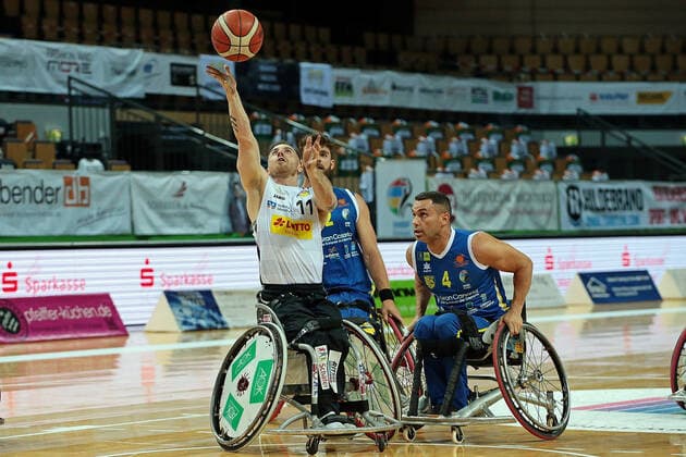 30 04 2021, xovx, Wheelchair Basketball Champions Cup 2021, RSV Lahn Dill BSR ACE Gran Canaria v l Steve Serio RSV Lahn Dill , Mendel Op den Orth BSR ACE Gran Canaria , Angel Hernandez BSR ACE Gran Canaria Wetzlar Rittal Arena Hessen Germany EN