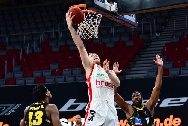 BAMBERG 30 04 2021 Basketball easycredit 1 Basketball Bundesliga 31 Matchday Brose Bamberg vs MHP Riesen Luswigsburg Christian Sengfelder 43, Brose Bamberg with a basket against Jamel McLean 7, MHP Riesen Ludwigsburg and Yorman Polas Bartolo 13, MHP Riesen Ludwigsburg Photo Hans Martin Issler isslerimages Brose Bamberg vs MHP Riesen Luswigsburg